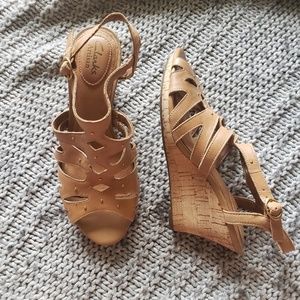 Clarks Artisan Tan Wedge Sandals 6.5